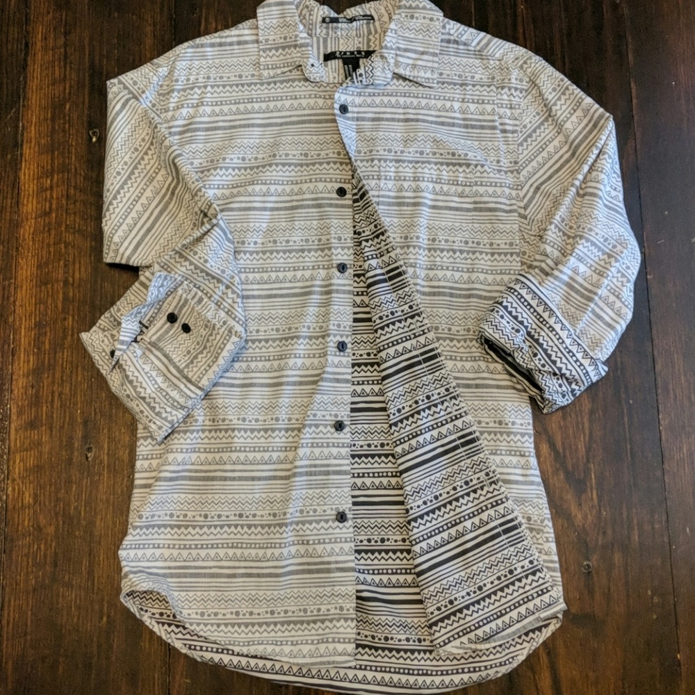 Long sleeve, 21 Men, button down.